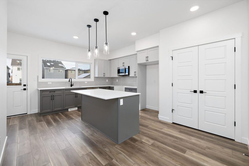 Sterling Homes – 18924 28 Avenue NW