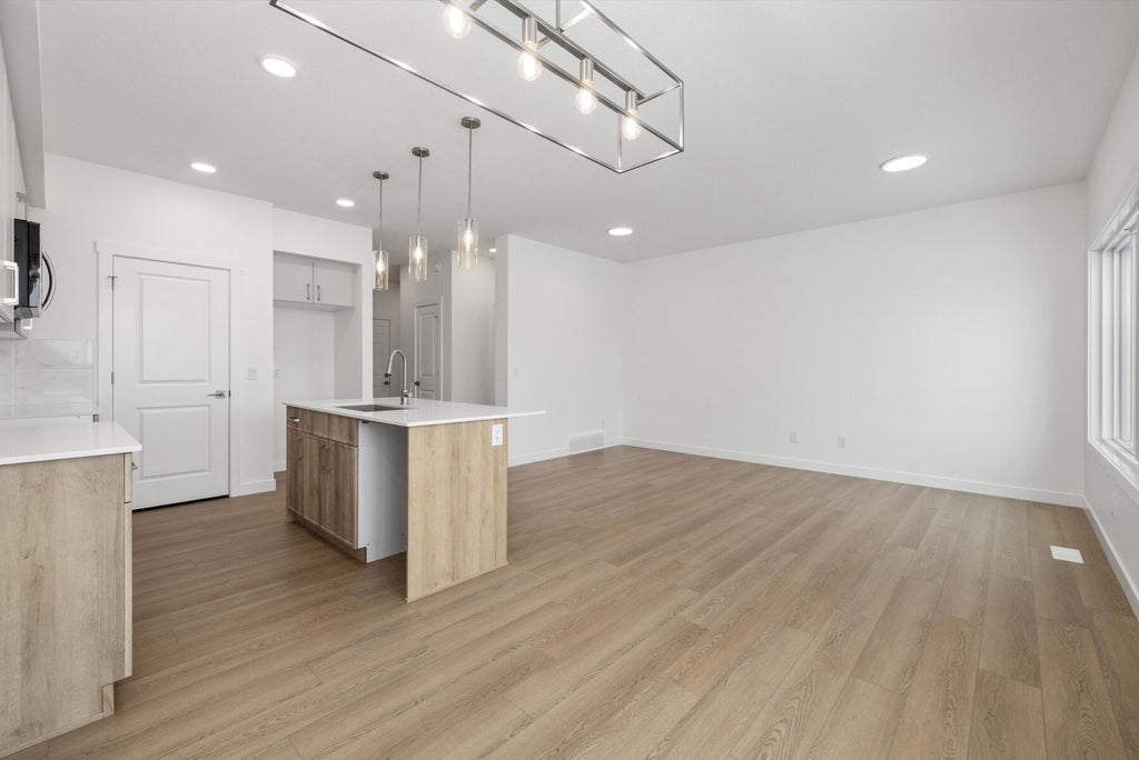 Sterling Homes – 19051 20 Avenue NW