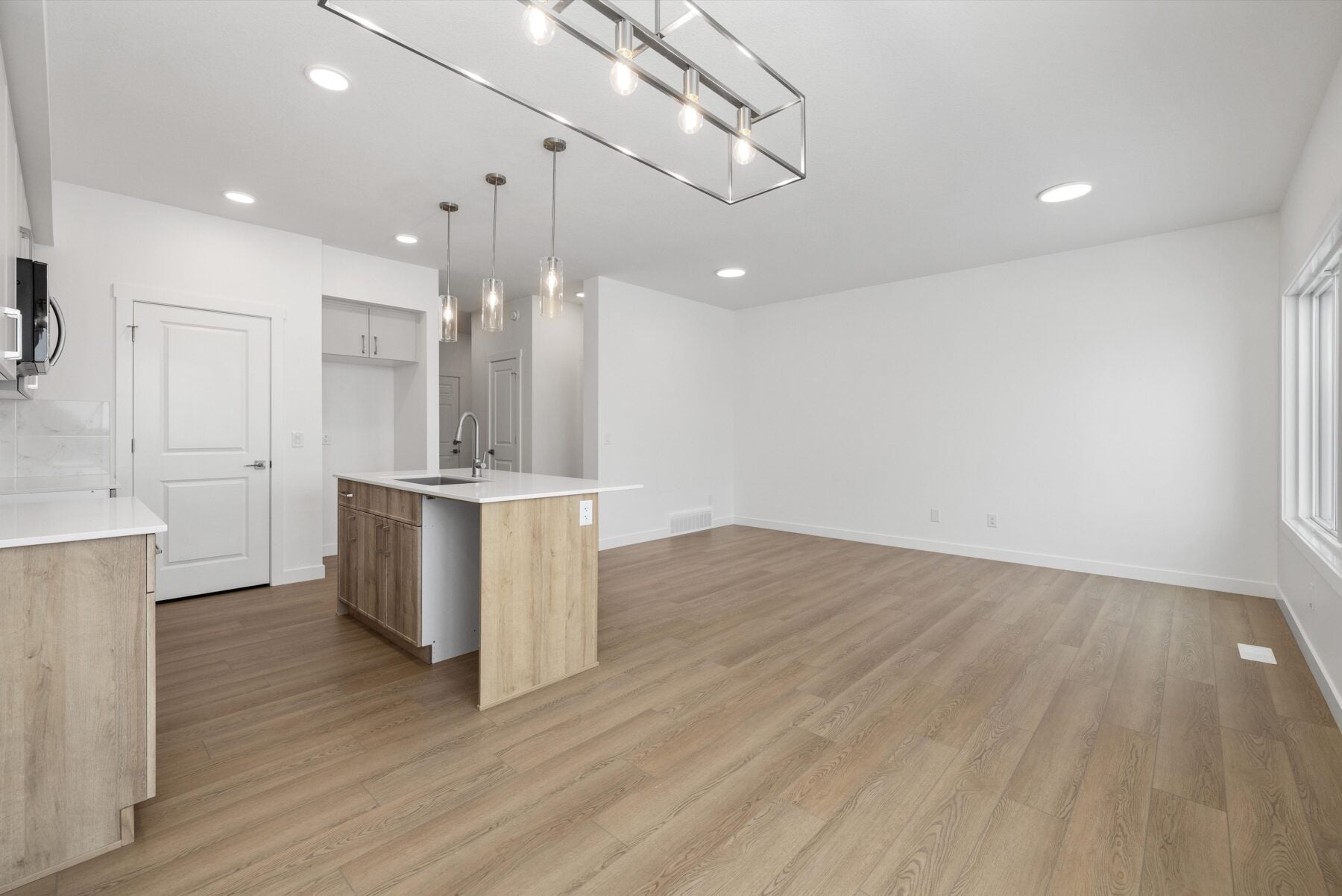 Sterling Homes – 19051 20 Avenue NW