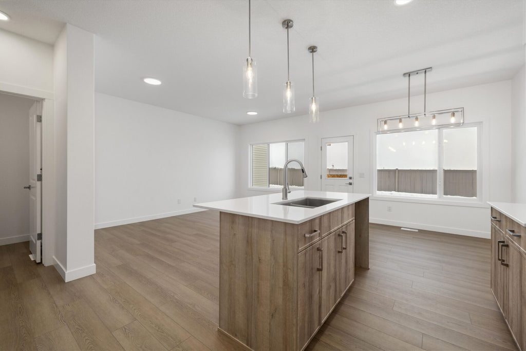Sterling Homes – 19051 20 Avenue NW