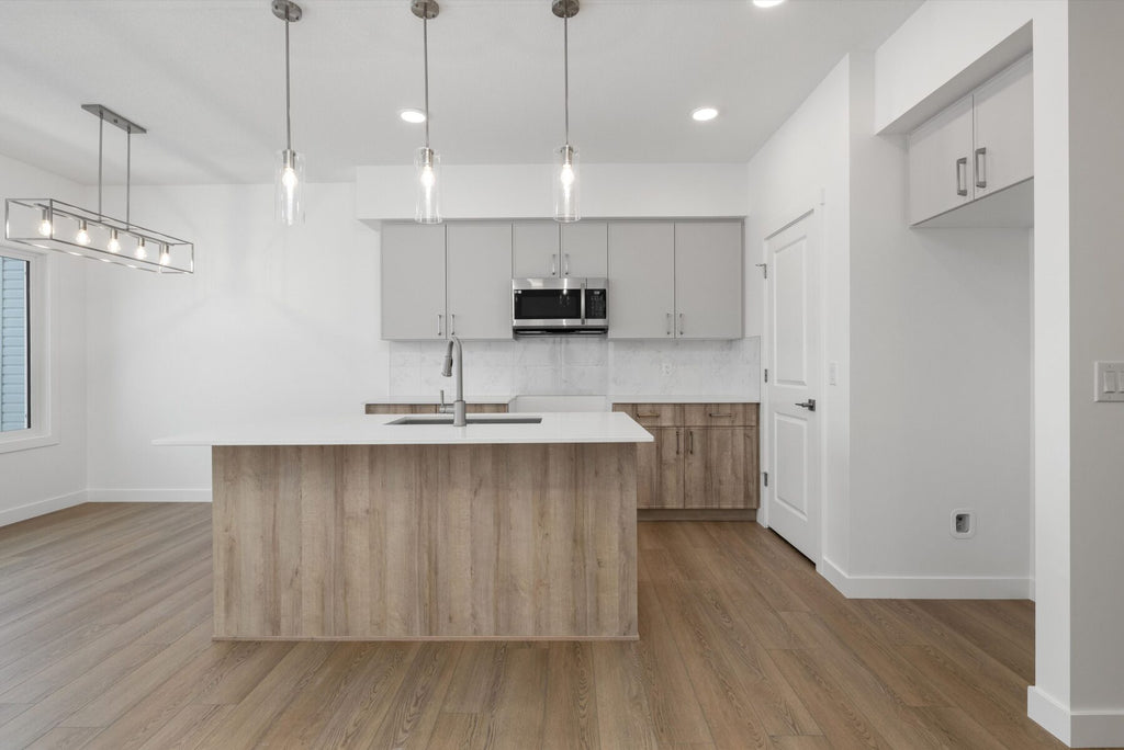Sterling Homes – 19051 20 Avenue NW