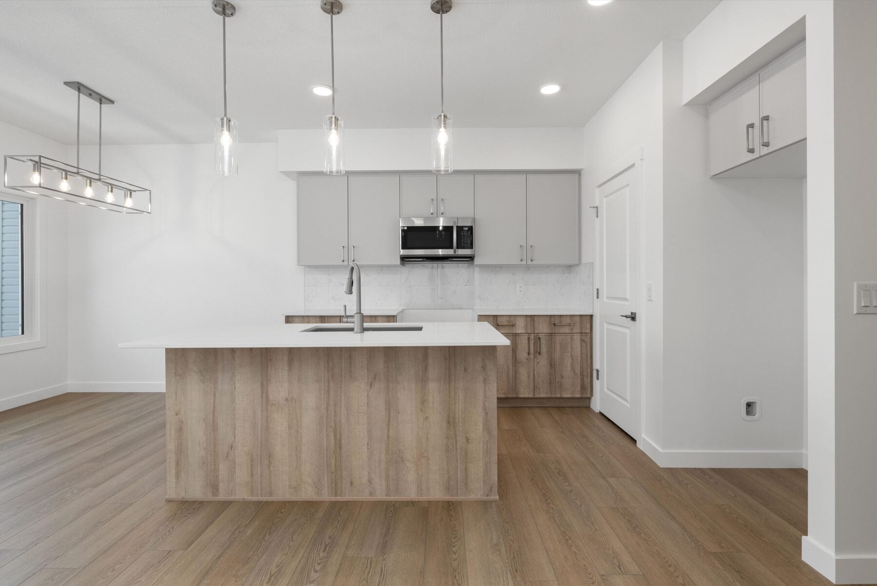 Sterling Homes – 19051 20 Avenue NW