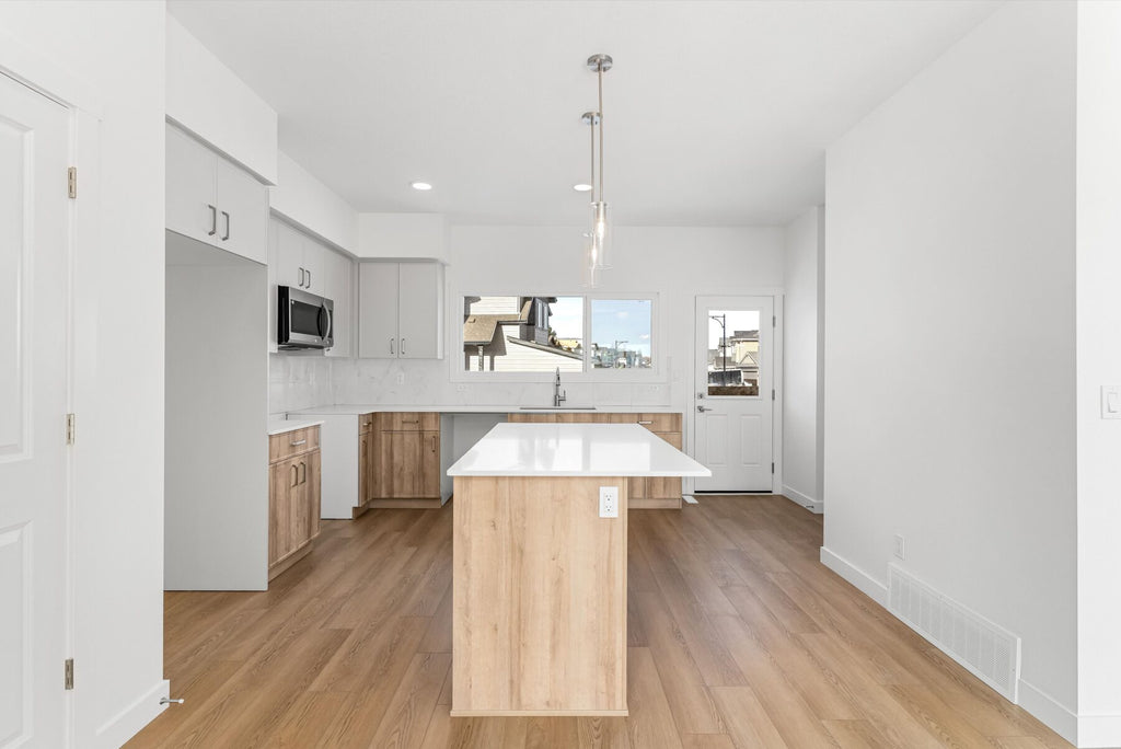 Sterling Homes – 20808 40 Avenue NW